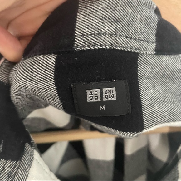 Uniqlo B&W Flannel - Picture 3 of 3